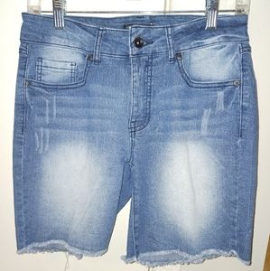 Very Nice Ladies Size 6 Denim Shorts